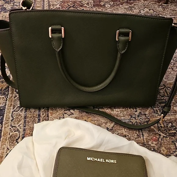 Michael Kors Selma Bag In Olive Green - Picture 7 of 16